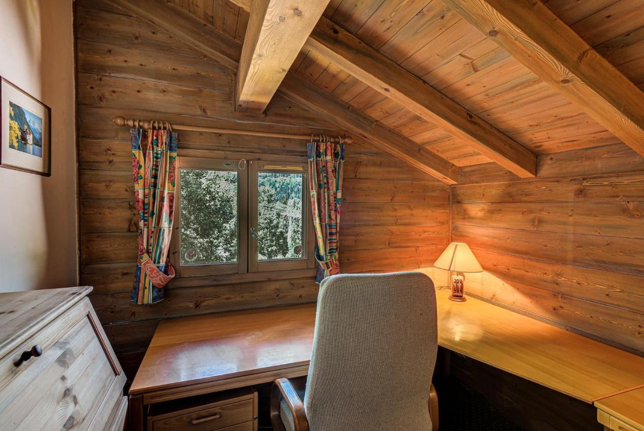 Blackbushe - Traditional - Alpes Travel - Sleeps 4-6 Chalet *