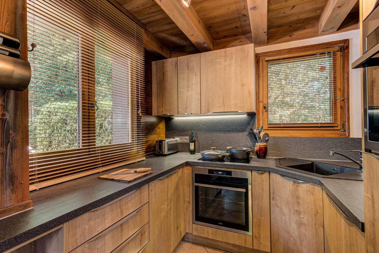 Blackbushe - Traditional - Alpes Travel - Sleeps 4-6 Chalet Les Houches