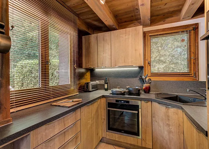 Chalet Blackbushe - Traditional Chalet - Alpes Travel - Sleeps 4-6